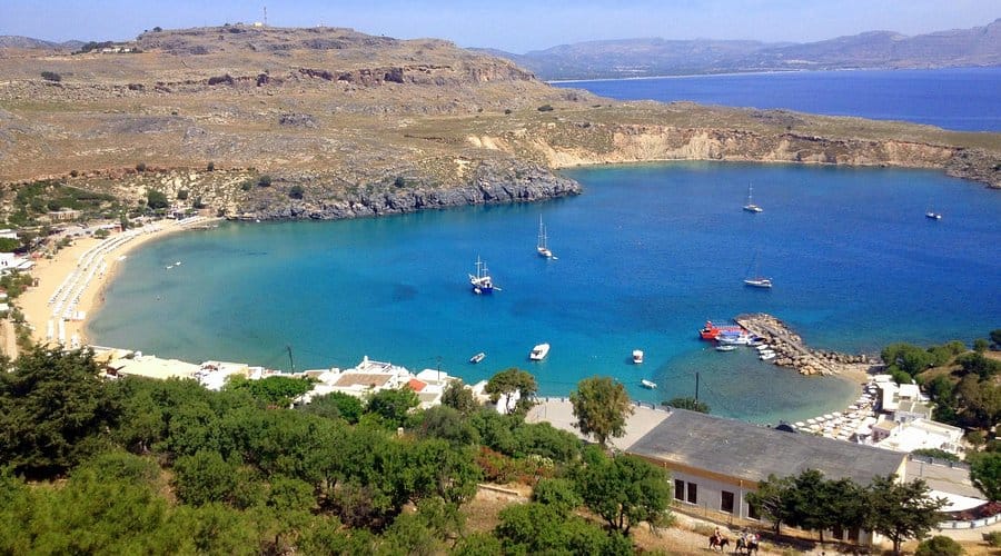 Vista da vila de Lindos em Rhodes nas ilhas gregas rodes