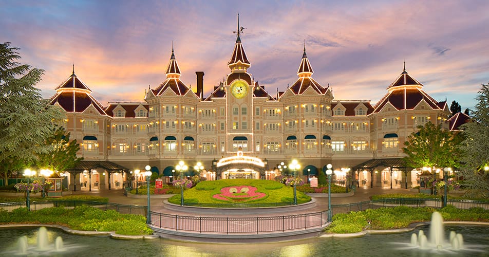 Hotéis Disney ou Hotéis Parceiros: Qual Vale Mais a Pena na Disneyland Paris? disneyland hotel